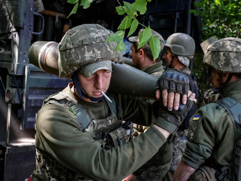 Rusia Desak Ukraina Letakkan Senjata, Korut Habiskan Rp 9 T untuk Nuklir
