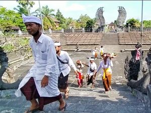 Galungan, Belasan Ribu Umat Sembahyang di Pura Jagatnatha Jembrana