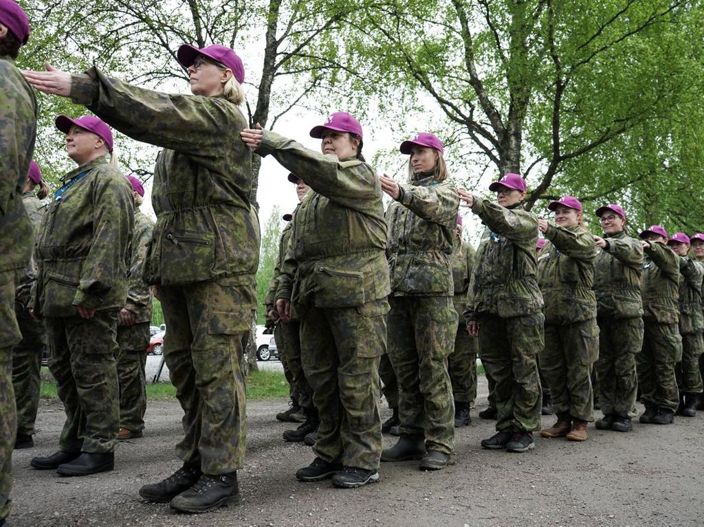 Was-was Perang, Wanita Finlandia Masuk Hutan Demi Ikut Latihan Militer
