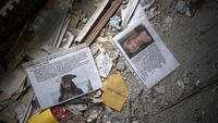 Saat Gambar Johnny Depp Tersibak dari Reruntuhan Bangunan di Ukraina