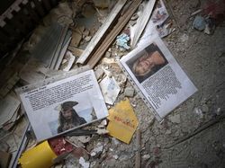 Saat Gambar Johnny Depp Tersibak dari Reruntuhan Bangunan di Ukraina