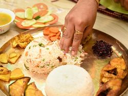 7 Aturan Makan Unik di Dunia, Ada Larangan Makan Pakai Tangan!