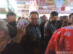 Di Pembukaan Jakarta Fair 2022, Anies Jadi Sasaran Selfie Pengunjung
