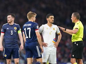 Duh, Pemain Armenia Ini Lempar Botol ke Asisten Wasit tapi Lolos Hukuman
