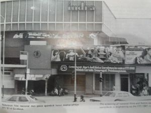 Kenangan Indah Seorang Nenek Saat Movie Date di Bioskop Lawas Surabaya