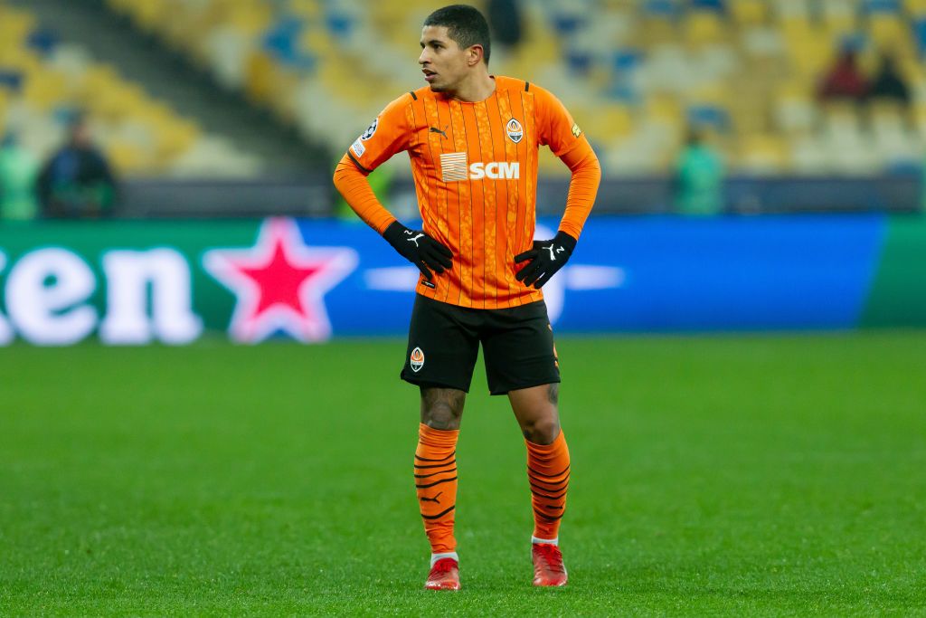 MADRID, SPAIN - NOVEMBER 03: Domilson Cordeiro alias Dodo of FC Shakhtar Donetsk strikes the ball during the UEFA Champions League group D match between Real Madrid and Shakhtar Donetsk at Estadio Santiago Bernabeu on November 03, 2021 in Madrid, Spain. (Photo by Gonzalo Arroyo Moreno/Getty Images)