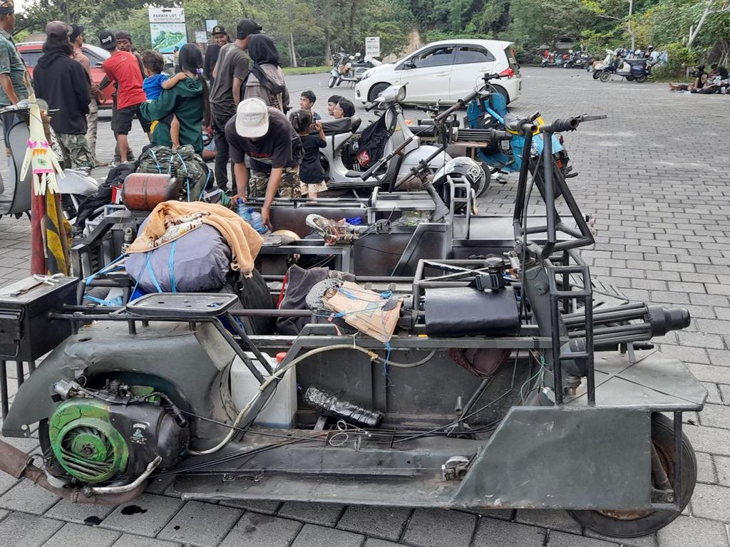 Kisah Komunitas Vespa Tank Asal Lumajang, Terinspirasi Ranpur TNI Kisah Komunitas Vespa Tank Asal Lumajang, Terinspirasi Ranpur TNI
