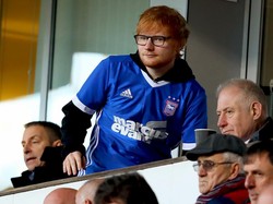 Ed Sheeran Minta Maaf Usai Ganggu Wawancara Ruben Amorim