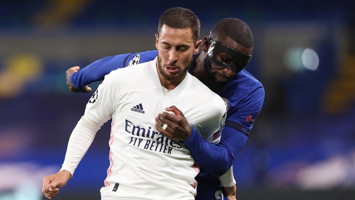 LONDON, ENGLAND - MAY 05: Eden Hazard of Real Madrid and Antonio Rudiger of Chelsea during the UEFA Champions League Semi Final Second Leg match between Chelsea and Real Madrid at Stamford Bridge on May 5, 2021 in London, United Kingdom. Sporting stadiums around Europe remain under strict restrictions due to the Coronavirus Pandemic as Government social distancing laws prohibit fans inside venues resulting in games being played behind closed doors. (Photo by Charlotte Wilson/Offside/Offside via Getty Images)