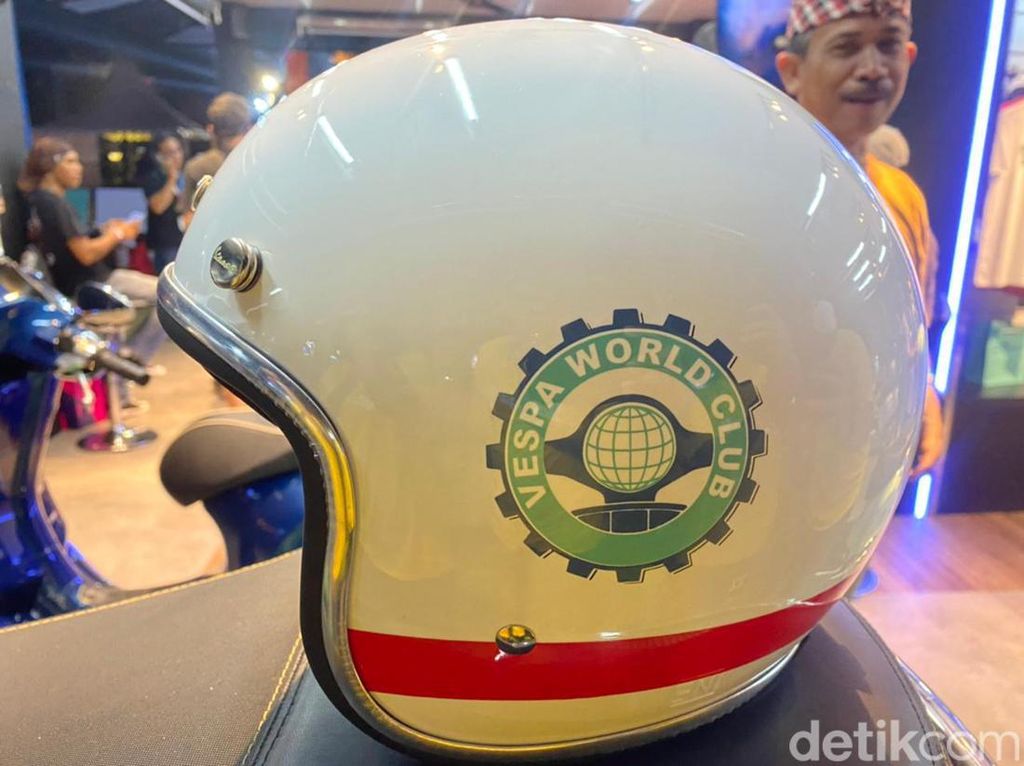 Helm Spesial VWD 2022 Dijual dengan Harga Selangit, Piaggio Buka Suara