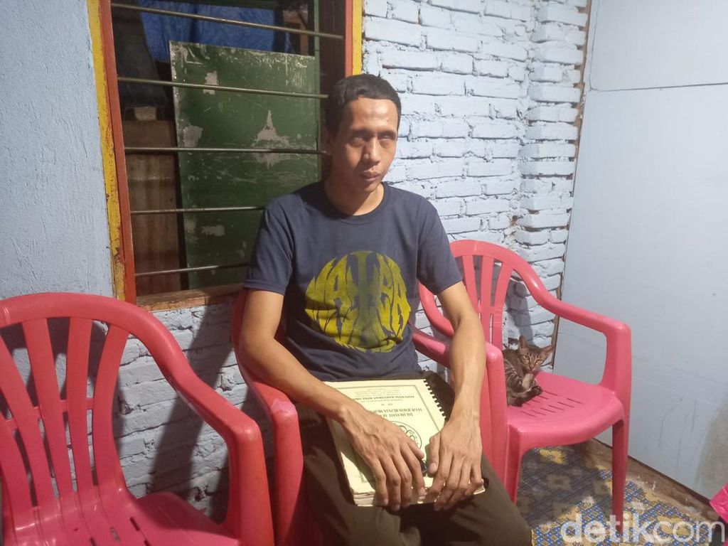 Kisah Herman Tunanetra Asal Makassar Raih Gelar Sarjana di UIM