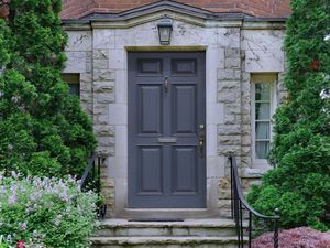 Pilih Pintu Ayun atau Pintu Geser? Ini Kelebihan dan Kekurangannya Pilih Pintu Ayun atau Pintu Geser? Ini Kelebihan dan Kekurangannya