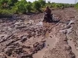 Jalan Antar Desa di Labuhanbatu Rusak Parah