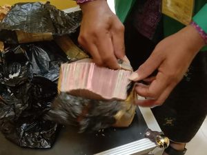 Terkuak! Jemaah Haji Bawa Duit Rp 150 Juta dalam Jeriken