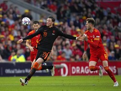 Nama-nama seperti Memphis Depay, Steven Bergwijn, Frenkie de Jong, Denzel Dumfries duduk di bangku cadangan. Jordan Teze dan Jerdy Schouten mendapat kesempatan untuk debut.  