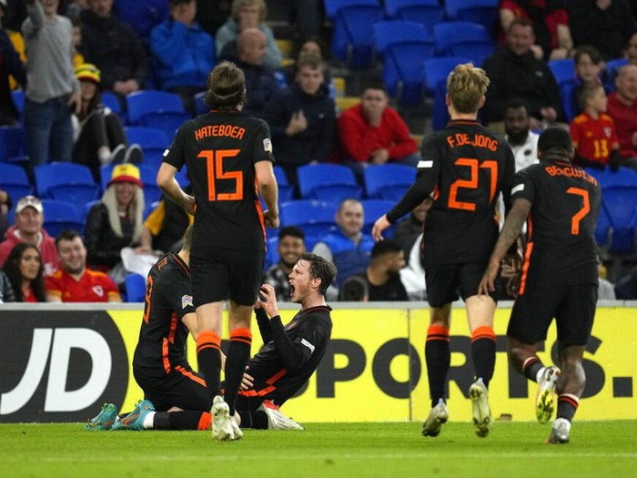 Wales's Rhys Norrington-Davies, front, duels for the ball with Netherlands' Hans Hateboer during the UEFA Nations League soccer match between Wales and the Netherlands at Cardiff City Stadium, in Cardiff, Wales, Wednesday, June 8, 2022. (AP Photo/Matt Dunham )
