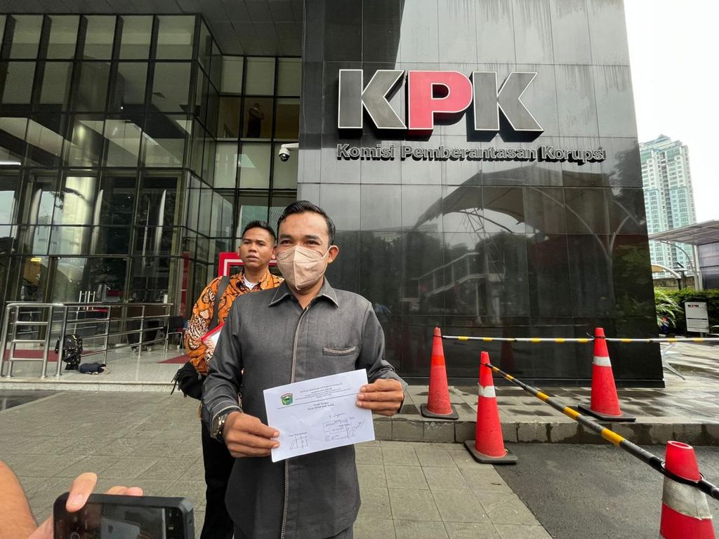 Ketua DPRD Laporkan Bupati Solok ke KPK, Ini Kasusnya