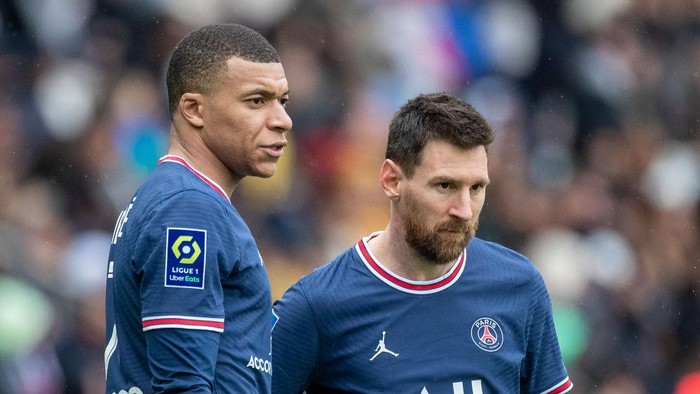 Kylian Mbappe, Lionel Messi PARIS, FRANCE - August 10: Kylian MbappΓ© #7 of Paris Saint-Germain and Lionel Messi #30 of Paris Saint-Germain during the Paris Saint-Germain Vs Bordeaux, French Ligue 1 regular season match at Parc des Princes on March 13th 2022 in Paris, France (Photo by Tim Clayton/Corbis via Getty Images)