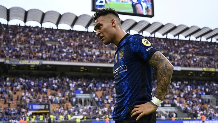 MILAN, ITALY - MAY 22: Lautaro Martinez of FC Internazionale  shows his dejection after the Serie A match between FC Internazionale and UC Sampdoria at Stadio Giuseppe Meazza on May 22, 2022 in Milan, Italy. (Photo by Mattia Ozbot - Inter/Inter via Getty Images)
