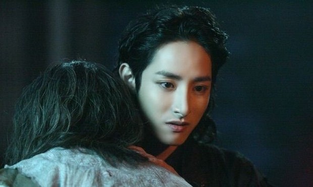 Lee Soo Hyuk kembali menjadi vampir dalam drama Scholar Who Walks The Night
