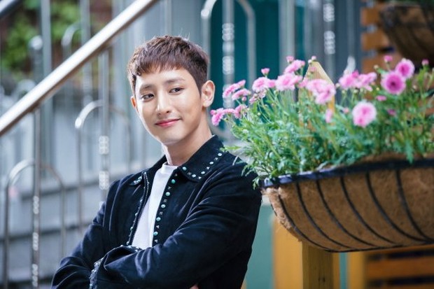 Lee Soo Hyuk melebarkan karakter drama yang diperankan dengan berperan sebagai Choi Gary yang merupakan seorang atlet tenis asal Kanada.