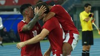 Dua gol Indonesia berasal dari penalti Marc Klok dan tendangan Rachmat Irianto. Sebagai informasi, Kuwait bisa unggul lebih dulu melalui Youse Al Sulaiman pada menit ke-40. Tak berselang lama, Timnas Indonesia berhasil menyamakan kedudukan lewat tendangan penalti Marc Klok usai Rachmat Irianto diterjang kiper Kuwait, Fahad El Reshidi.