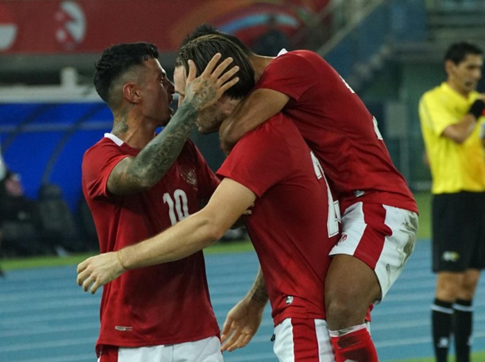 Timnas Indonesia unggul 2-1 atas Kuwait dalam laga Kualifikasi Piala Asia 2023. Kemenangan Indonesia berasal dari penalti Marc Klok dan gol Rachmat Irianto.