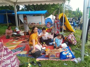 8.000 Warga Mamuju Mengungsi Pascagempa M 5,8 8.000 Warga Mamuju Mengungsi Pascagempa M 5,8