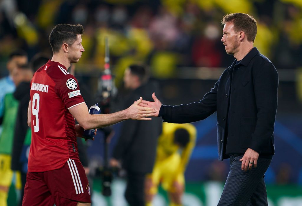 VILLARREAL, SPAIN - APRIL 06: Robert Lewandowski of Bayern München shakes hands with Julian Nagelsmann, Manager of Bayern München following the UEFA Champions League Quarter Final Leg One match between Villarreal CF and Bayern München at Estadio de la Ceramica on April 06, 2022 in Villarreal, Spain. (Photo by Quality Sport Images/Getty Images)