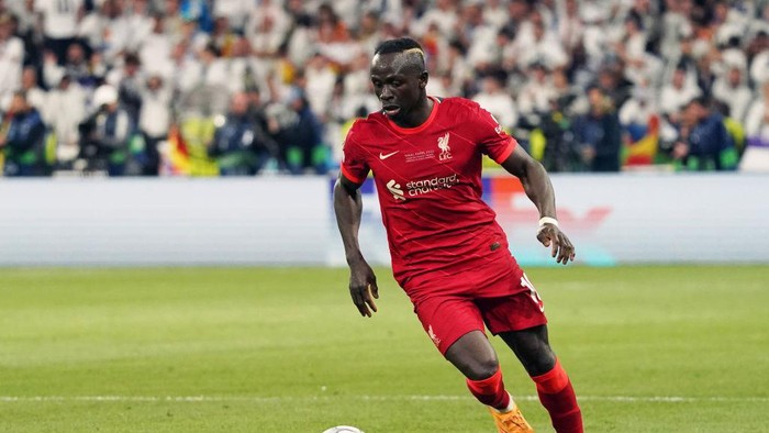 PARIS, FRANCE - MAY 28:  Sadio Mane of Liverpool in action during the UEFA Champions League final match between Liverpool FC and Real Madrid at Stade de France on May 28, 2022 in Paris, France. (Photo by Etsuo Hara/Getty Images)
