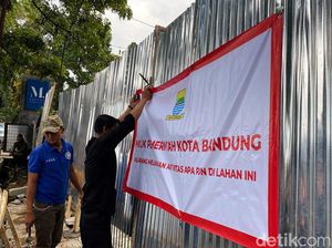 Ultimatum Satpol PP untuk Bangunan Halangi Rumah Warga di Bandung Ultimatum Satpol PP untuk Bangunan Halangi Rumah Warga di Bandung