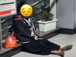 Tolong! Bumil Kelelahan Naik Tangga Stasiun Cakung Gegara Eskalator Mati