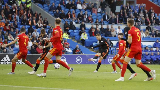 Soccer Football - UEFA Nations League - Group D - Wales v Netherlands - Cardiff City Stadium, Cardiff, Wales, Britain - June 8, 2022 Netherlands' Teun Koopmeiners scores their first goal Action Images via Reuters/Peter Cziborra