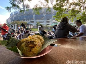 Snapshot: Hangat Empuk Surabi Warceut di Stadion GBLA Bandung Snapshot: Hangat Empuk Surabi Warceut di Stadion GBLA Bandung