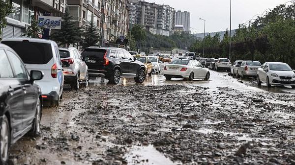 Waduh, Jalanan di Ankara, Turki Penuh Lumpur