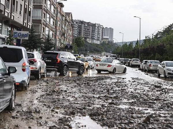 Waduh, Jalanan di Ankara, Turki Penuh Lumpur