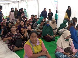 Pengungsi di Sulbar Pascagempa M 5,8 Jadi 15.320 Jiwa, 17 Orang Terluka Pengungsi di Sulbar Pascagempa M 5,8 Jadi 15.320 Jiwa, 17 Orang Terluka