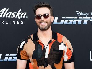 Chris Evans Bicara soal Film Lightyear Diboikot karena Adegan LGBT Chris Evans Bicara soal Film Lightyear Diboikot karena Adegan LGBT
