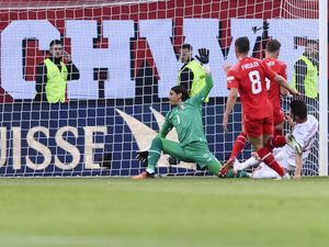 Pablo Sarabia Bawa Spanyol Kalahkan Swiss 1-0