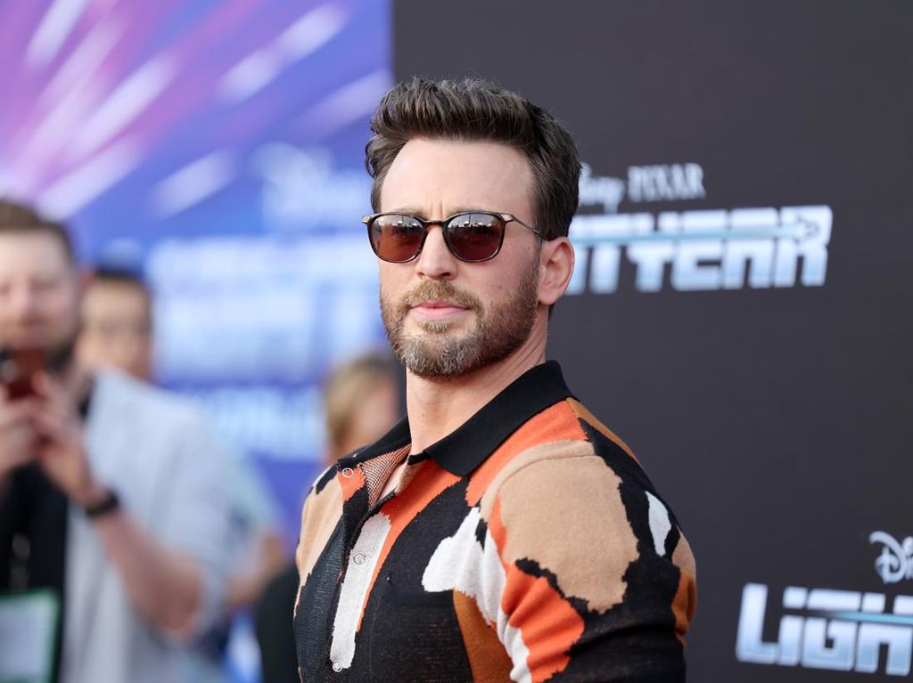 Chris Evans Geram Lightyear Dilarang Tayang karena Adegan LGBT Chris Evans Geram Lightyear Dilarang Tayang karena Adegan LGBT