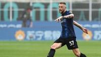 Milan Skriniar, bek tengahnya Inter Milan kabarnya lagi didekati PSG. Inter mau saja melepa pemain berusia 27 tahun itu asal tawarannya besar! (Getty Images)