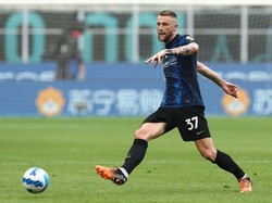 Milan Skriniar, bek tengahnya Inter Milan kabarnya lagi didekati PSG. Inter mau saja melepa pemain berusia 27 tahun itu asal tawarannya besar! (Getty Images)