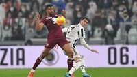Gleison Bremer, bek tengahnya Torino ini tapil gemilang musim lalu dengan kuat berduel di udara. Inter Milan dan Juventus mengincar bek tengah berusia 25 tahun itu (Getty Images)