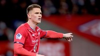 Sven Botman, bek tengah Lille yang berusia 22 tahun ini diminati banyak klub. AC Milan, Newcastle United, MU, dan Tottenham mengincarnya! (Getty Images)