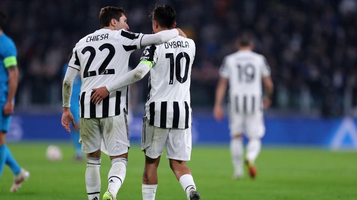 TURIN, ITALY - NOVEMBER 02: (BILD OUT) Paulo Dybala of Juventus FC and Federico Chiesa of Juventus FC celebrates after scoring his teams second goal during the UEFA Champions League group H match between Juventus and Zenit St. Petersburg at on November 2, 2021 in Turin, Italy. (Photo by Sportinfoto/DeFodi Images via Getty Images)