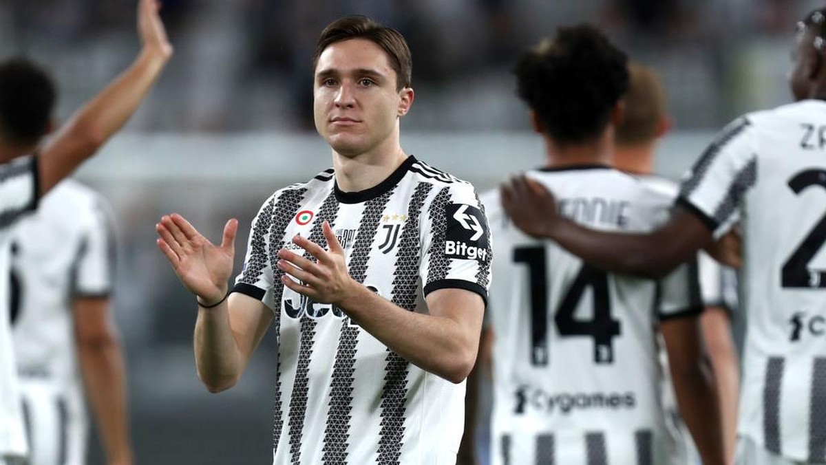 WInger Juventus, Federico Chiesa, masih menjalani pemulihan usai mengalami cedera lutut parah (Foto: LightRocket via Getty Images/Marco Canoniero)