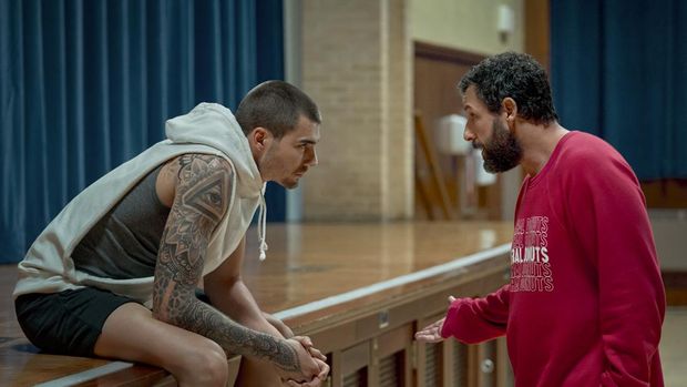 HUSTLE. (L-R) Ainhoa Pillet as Lucia, Maria Botto as Paola, Juancho Hernangomez as Bo Cruz and Adam Sandler as Stanley Sugerman in Hustle. Cr. Scott Yamano/Netflix © 2022.