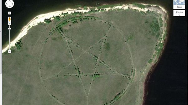 10 Penemuan Super Misterius di Google Earth