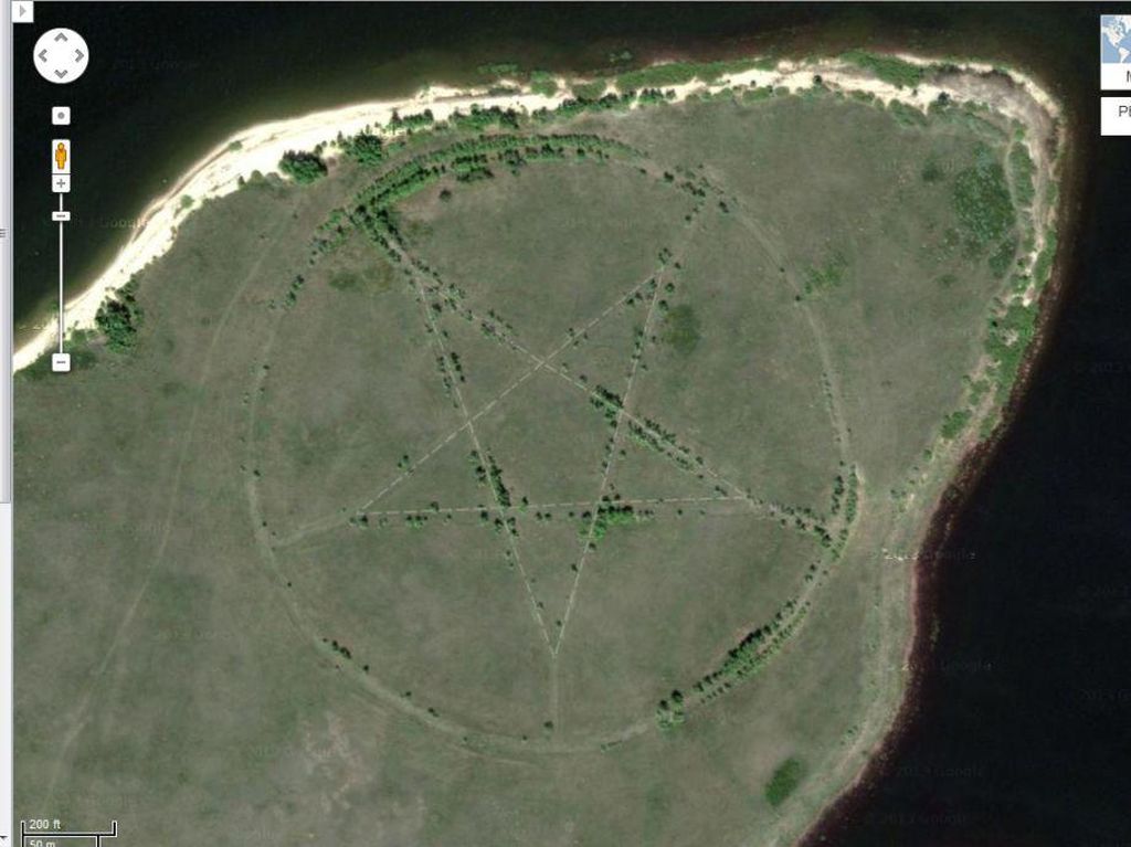 10 Penemuan Super Misterius di Google Earth