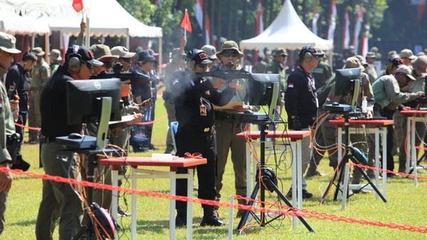 Jenderal dan Wartawan Ikuti Lomba Menembak Piala Kapolri